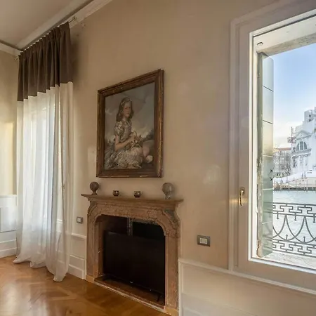 Apartment 4br Large With A View - What'app - 0039-3512-039-610 - For Reservations! Venice