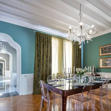 4br Large With A View - What'app - 0039-3512-039-610 - For Reservations! Lägenhet